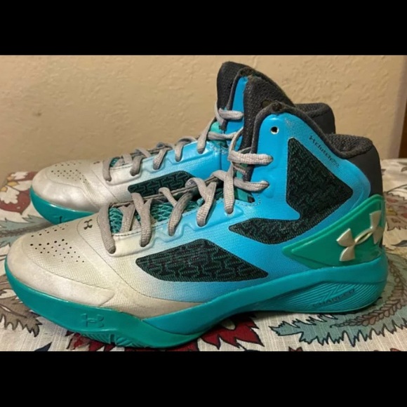 Under Armour E24 Clutch Fit Athletic Sneakers - Picture 2 of 4